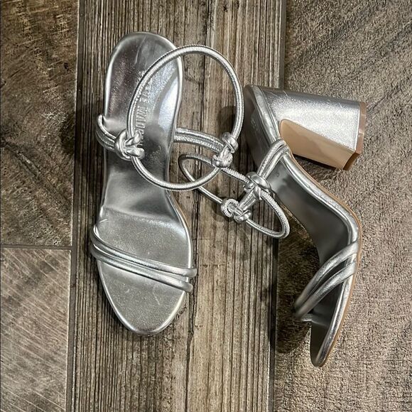 Steve Madden Silver leather 4” Strappy Sandals - Picture 1 of 4